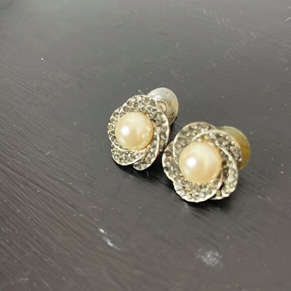 Vintage costume pearl earrings  - Picture 4 of 4